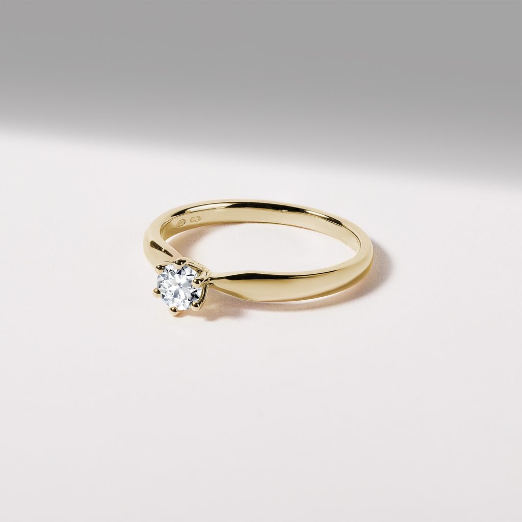 ZÁSNUBNÍ PRSTEN VE ŽLUTÉM ZLATĚ S 0,3CT BRILIANTEM - ZÁSNUBNÍ PRSTENY S BRILIANTEM - ZÁSNUBNÍ PRSTENY