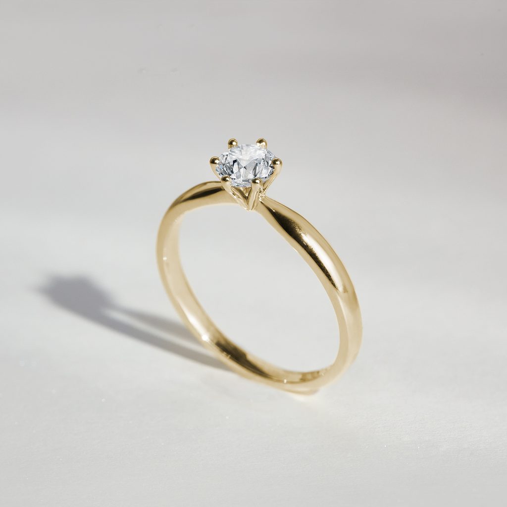 ZÁSNUBNÍ PRSTEN VE ŽLUTÉM ZLATĚ S 0,3CT BRILIANTEM - ZÁSNUBNÍ PRSTENY S BRILIANTEM - ZÁSNUBNÍ PRSTENY