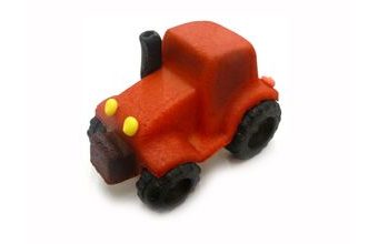 Traktor - marcipánová figurka na dort