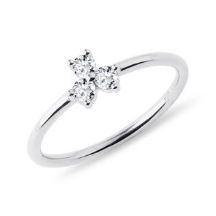 RING IN WHITE GOLD WITH THREE ROUND CUT DIAMONDS - DIAMOND ENGAGEMENT RINGS - ENGAGEMENT RINGS
