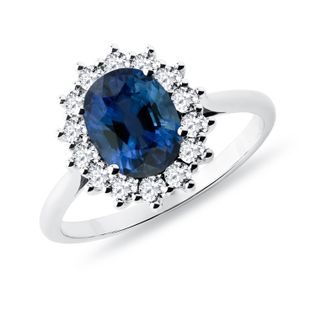 PRSTEN SE SAFÍREM A BRILIANTY V BÍLÉM ZLATĚ - ZÁSNUBNÍ PRSTENY SE SAFÍREM - ZÁSNUBNÍ PRSTENY