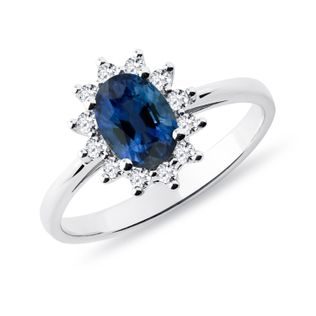 SAFÍROVÝ PRSTEN S BRILIANTY V BÍLÉM ZLATĚ - ZÁSNUBNÍ PRSTENY SE SAFÍREM - ZÁSNUBNÍ PRSTENY