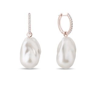 BAROQUE PEARL HUGGIE EARRINGS IN ROSE GOLD - PEARL EARRINGS - PEARL JEWELRY