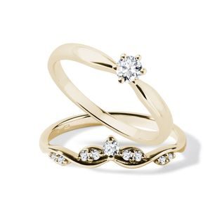 ENGAGEMENT SET WITH SOLITAIRE AND CHEVRON RINGS IN YELLOW GOLD - ENGAGEMENT AND BRIDAL RING SETS - ENGAGEMENT RINGS