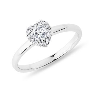 DIAMANTOVÝ PRSTEN VE TVARU SRDCE V BÍLÉM 14K ZLATĚ - DIAMANTOVÉ ZÁSNUBNÍ PRSTENY - ZÁSNUBNÍ PRSTENY