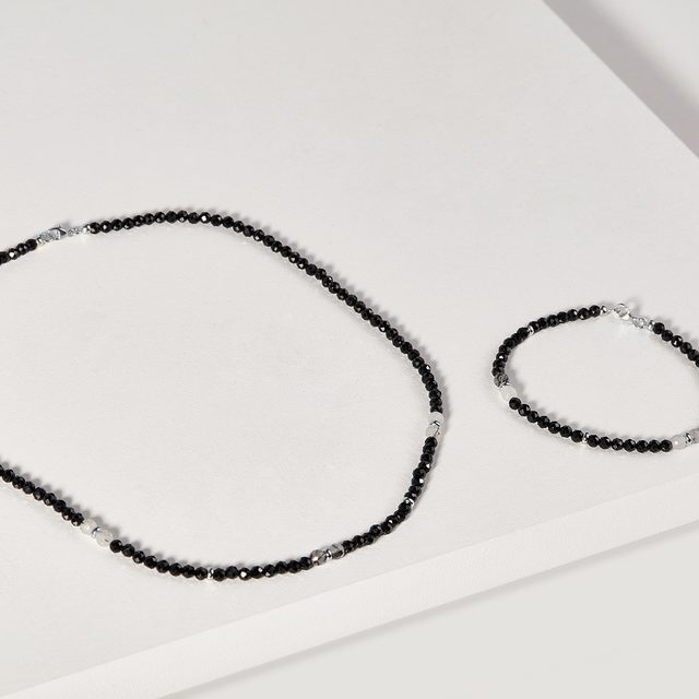 BLACK SPINEL AND CRYSTAL NECKLACE IN WHITE GOLD - MINERAL NECKLACES - 