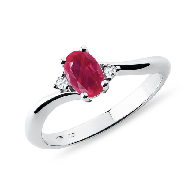RUBY RING WITH SHINING DIAMONDS IN WHITE GOLD - RUBY ENGAGEMENT RINGS - ENGAGEMENT RINGS
