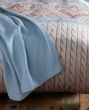 Vandyck Luxusní přehoz na postel Home Piqué waffle China blue - sv. modrá