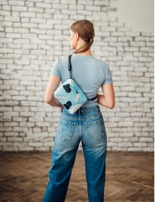 Nuria Flowers Line Blue