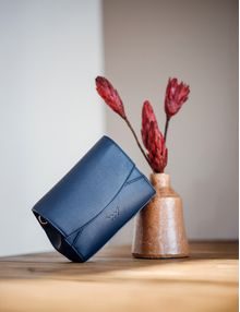 Nuria Flowers Line Blue