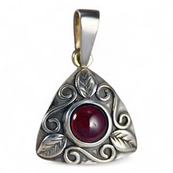 BOUDICCA, sterling silver pendant with garnet