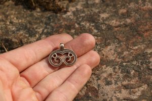 GREAT MORAVIA LUNULA, bronze pendant