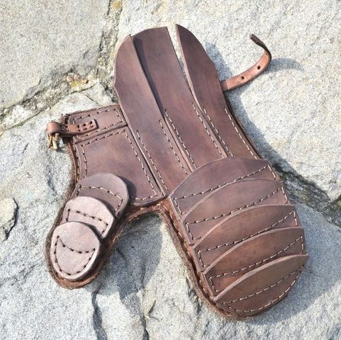 LEATHER GAUNTLET FOR SWORD FIGHTERS, LEFT HAND