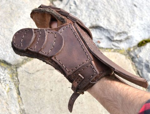 LEATHER GAUNTLET FOR SWORD FIGHTERS, LEFT HAND