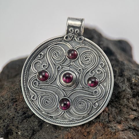 BATTERSEA, LUXURY BRYTHONIC JEWEL INSPIRED BY THE FIND, GEMSTONES, PENDANT, SILVER 925, 11 G