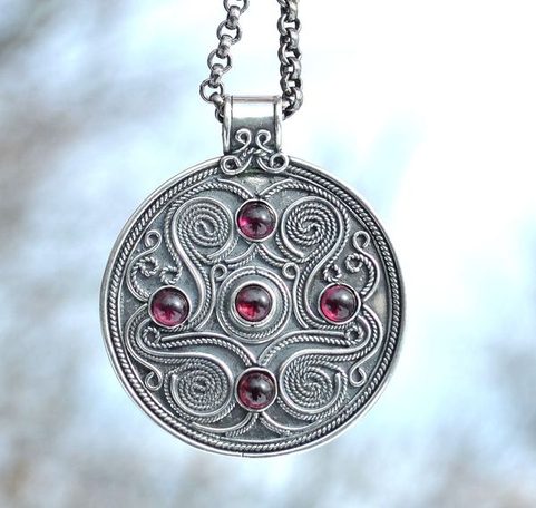 BATTERSEA, LUXURY BRYTHONIC JEWEL INSPIRED BY THE FIND, GEMSTONES, PENDANT, SILVER 925, 11 G