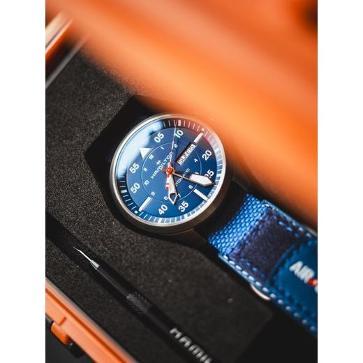 HAMILTON KHAKI AVIATION PILOT DAY DATE AUTO - AIR GLACIERS EDITION H64655941 - KHAKI AVIATION - ZNAČKY
