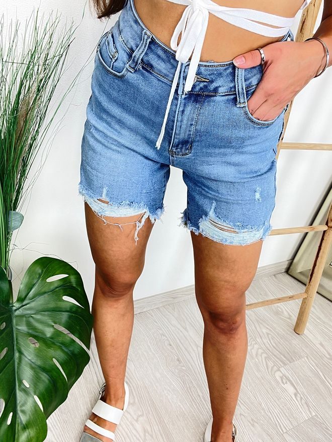 Džínové push up kraťasy s trháním na spodním okraji nohavic modré