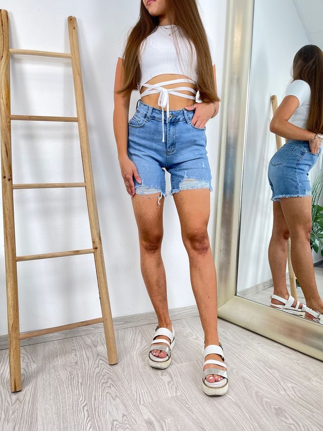 Džínové push up kraťasy s trháním na spodním okraji nohavic modré