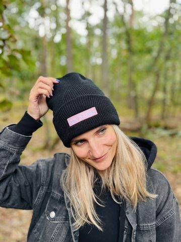 Zimní čepice Kolo je láska Pink Love - černá