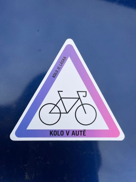 Nálepka na auto Kolo je láska - Kolo v autě