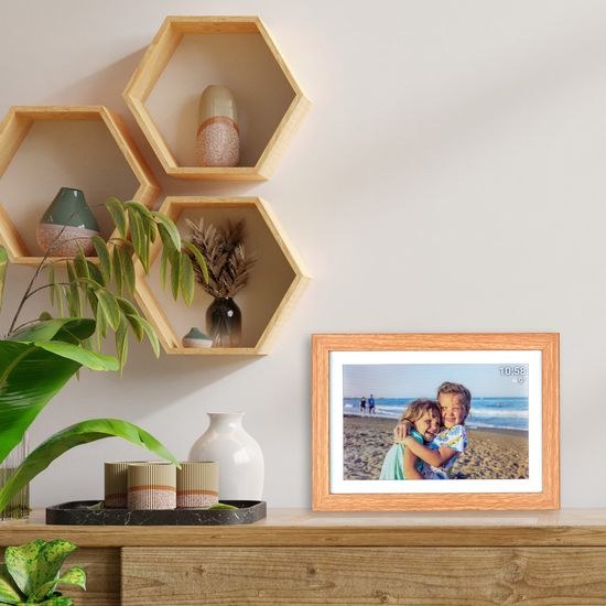 TFA 37.1002.08 - digitální fotorámeček s aplikací FRAMEO a přesným časem